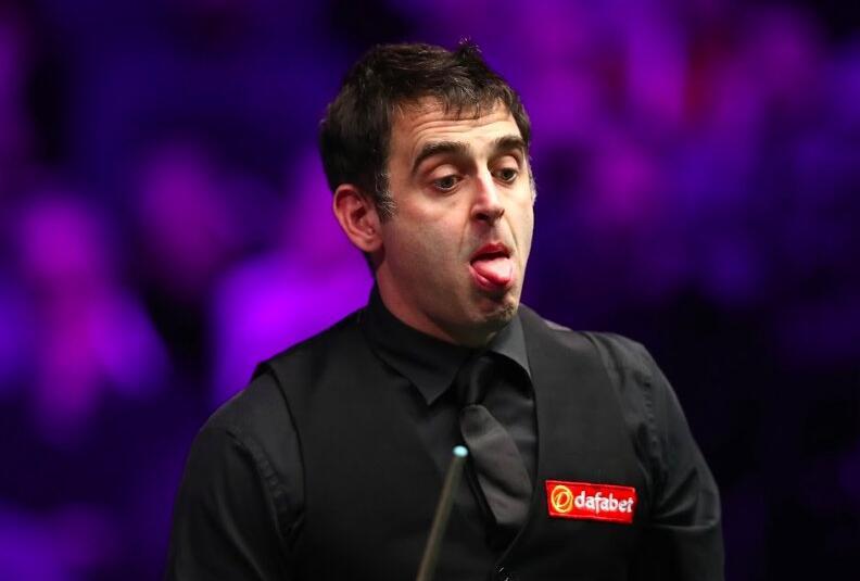 成鲜明对比 成鲜明对比