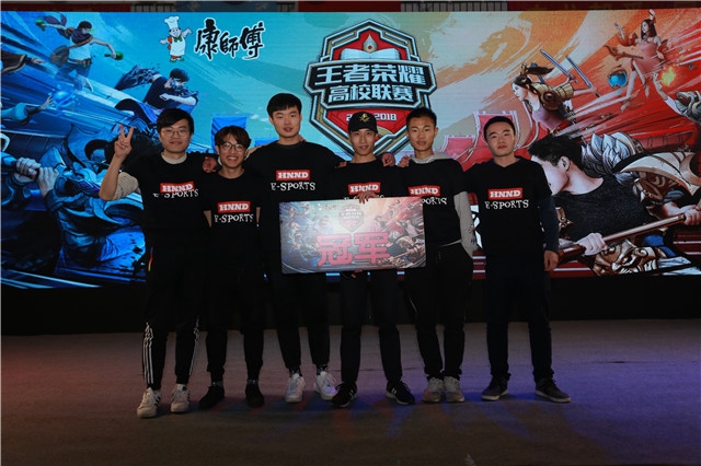 虽然詹姆斯 虽然詹姆斯